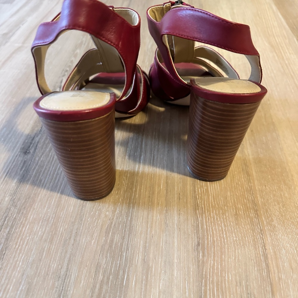 Michael Kors Sandal - Picture 4 of 4